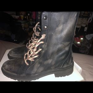 New Never worn Zara boots so 39